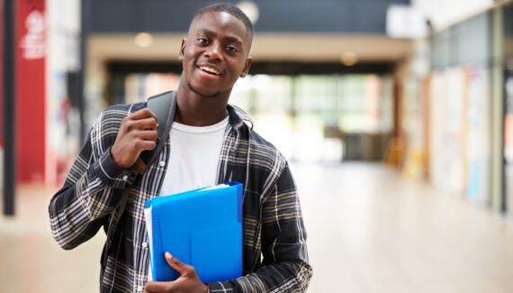 Os cursos ofertados pelas faculdades particulares são focados no mercado de trabalho. | Foto: Shutterstock