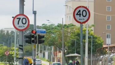 Prefeitura reforçou a sinalização na marginal da Linha Verde após matéria da Tribuna.