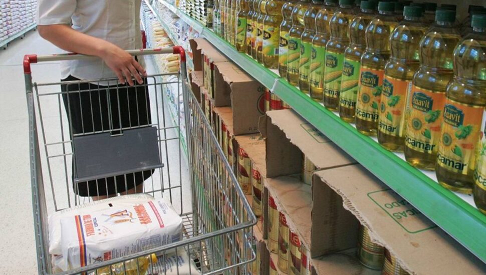 Ir ao mercado está cada vez mais complicado, principalmente em Curitiba, que teve a segunda maior alta na cesta básica entre as capitais.