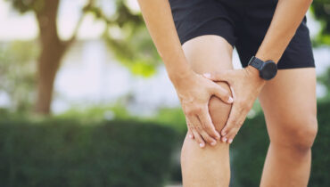 Dor ou estalo no joelho após exercícios físicos? Entenda o que pode ser
