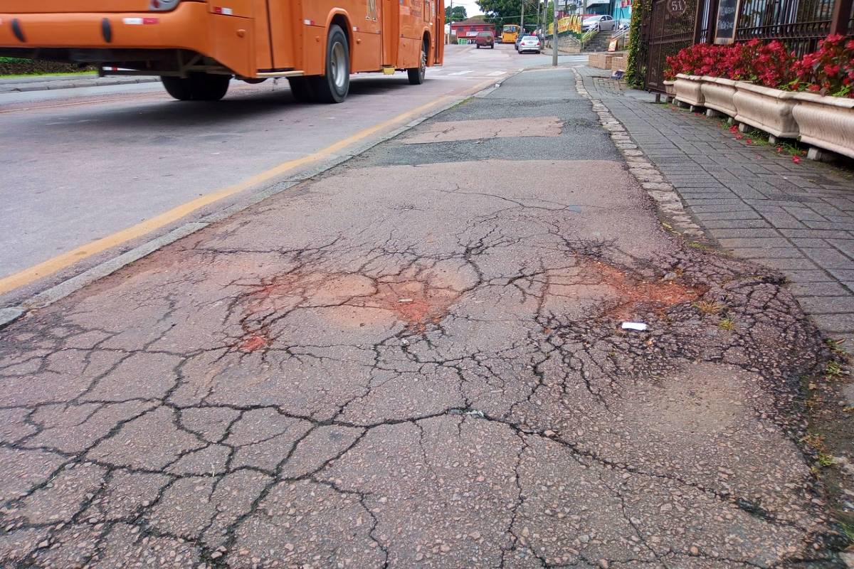 Avenida Anita Garibaldi é alvo de reclamação de moradores.