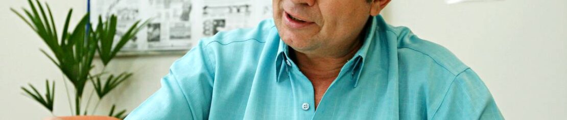 Carlos Simões estava morando numa fazenda na cidade de Campo do Tenente (PR). Ele deixa uma ex-esposa e dois filhos.