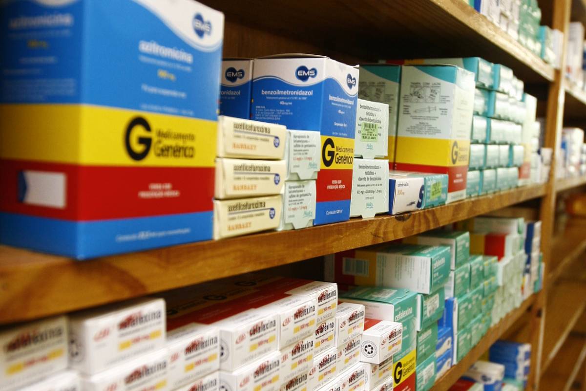 Remédios específicos para tratamento infantil estão em falta em farmácias de Curitiba.