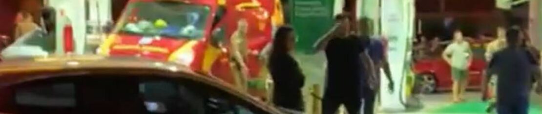 Uma pessoa morreu e outras três ficaram feridas após uma confusão em um posto de combustíveis de Curitiba.