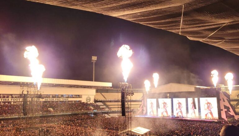 Os efeitos especiais e pirotecnia deram um show a parte no show do Metallica em Curitiba. 