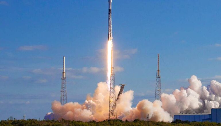 Peça que caiu no Paraná pode ser de foguete Falcon 9, da Space X, do bilionário Elon Musk. 