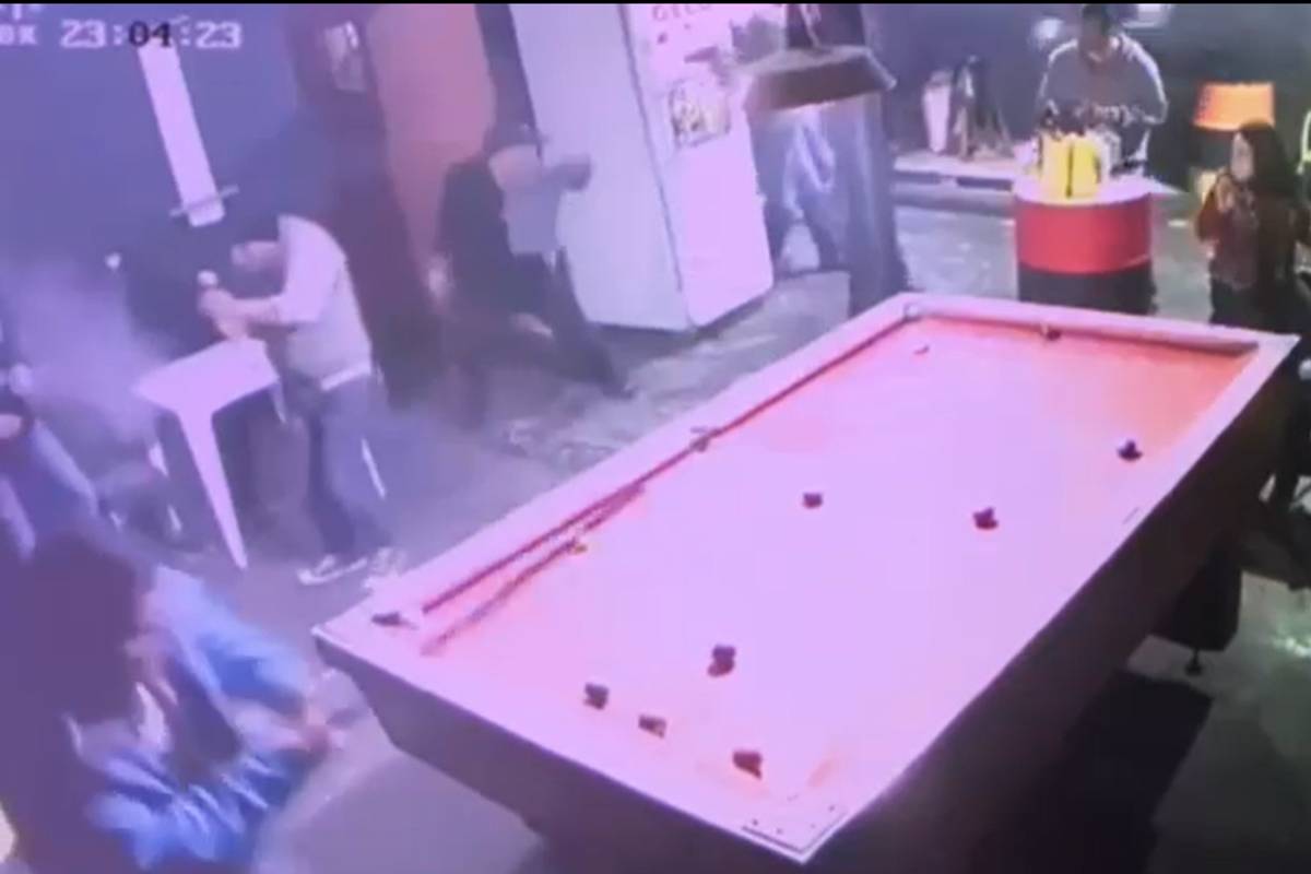 Câmera flagrou crime dentro do bar.