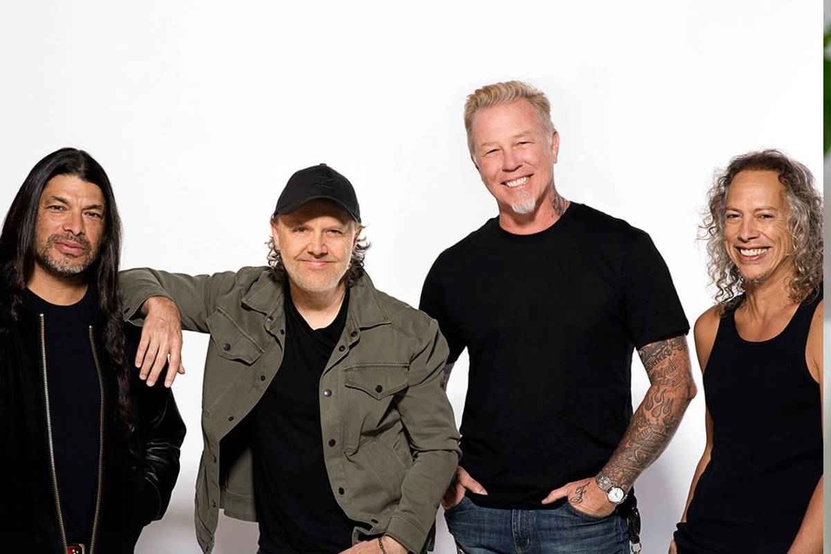 Banda passou por Curitiba e deixou uma doação para o Pequeno Cotolengo.