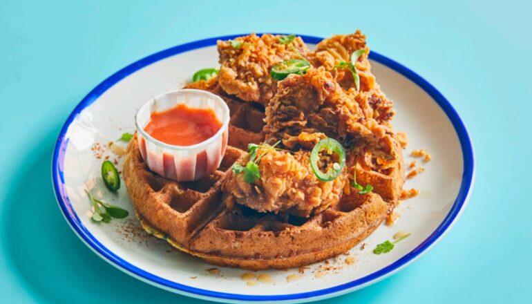 O Chicken Waffles é um dos pratos que fará parte do cardápio do Jamie Oliver’s Diner. 