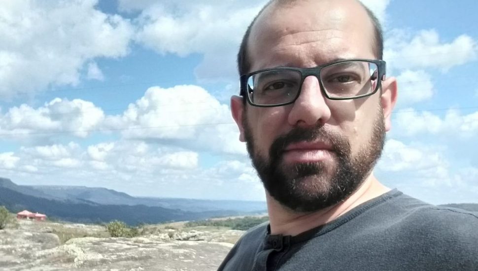 Montagem citando a APP Sindicato motivou a condenação do parlamentar por difamação.