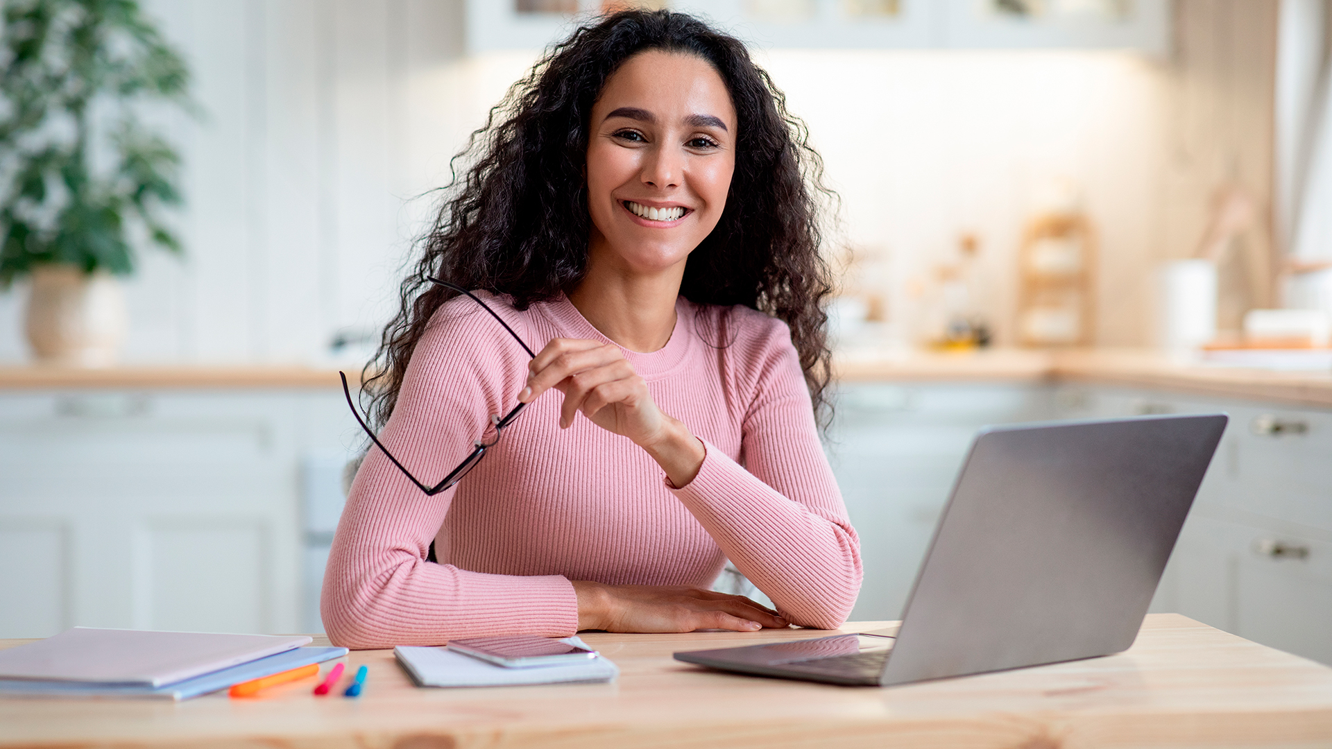 Trabalhar com venda de consignados é uma excelente maneira de empreender com pouco dinheiro. | Foto: Shutterstock