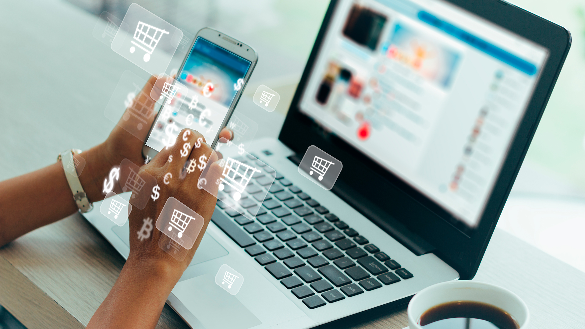 Para vender online, não é preciso ter uma loja virtual: seus clientes podem comprar usando as redes sociais e marketplaces. | Foto: Shutterstock