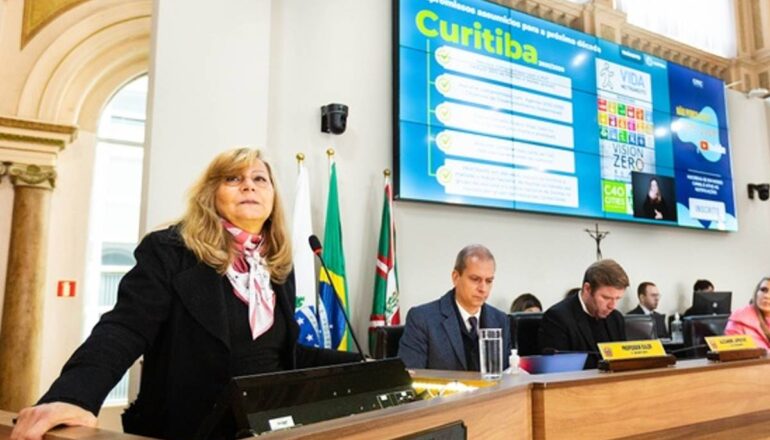 “Aqueles 13 mil que receberam infração, eu diria que eram 13 mil irresponsáveis que passaram numa via de 40 km/h”, avaliou a superintendente de trânsito de Curitiba, Rosângela Battistella. 