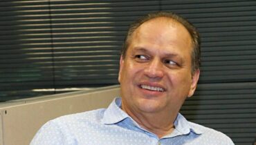 A comissão acusou Barros de suposto crime de advocacia administrativa.