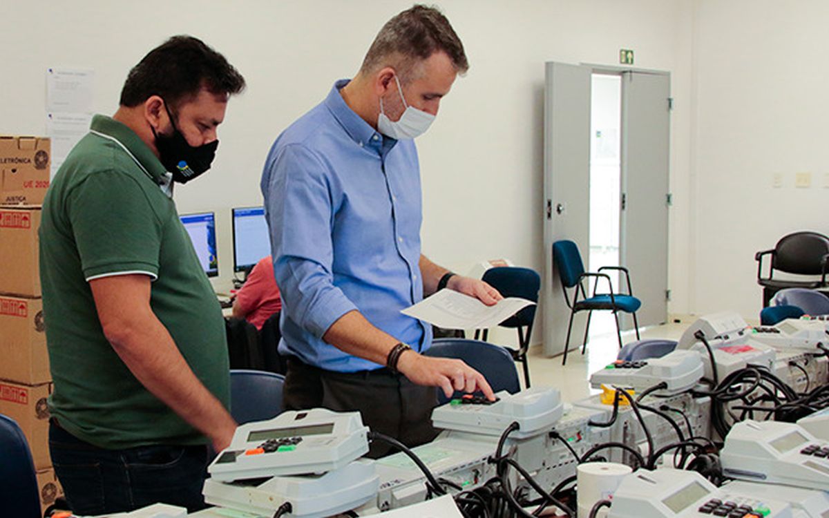 TSE testa urnas eletrônicas em Curitiba