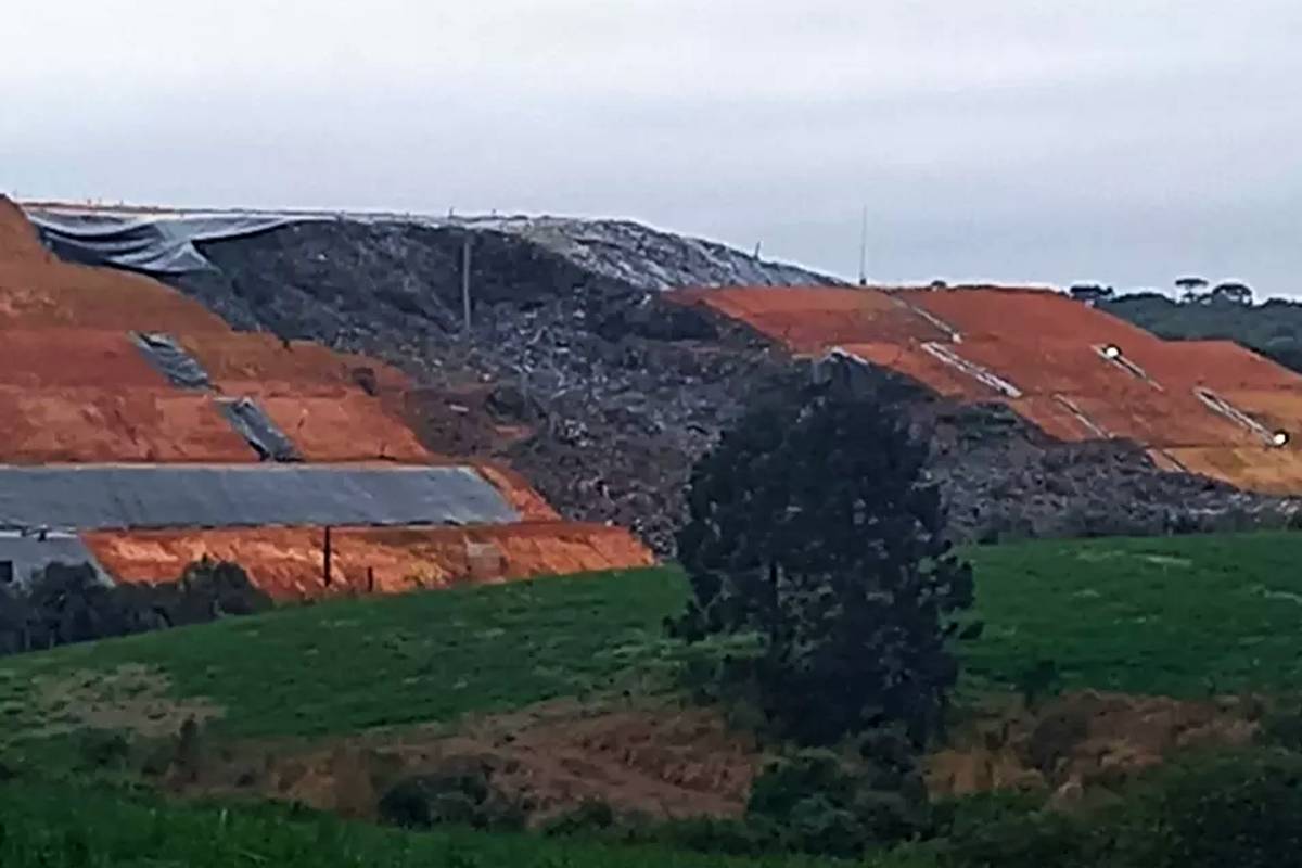O acidente foi no início da noite de sábado (25), em um aterro localizado em Fazenda Rio Grande.