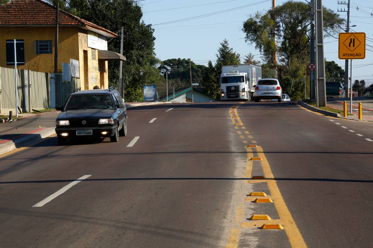 Vereador quer aumentar limite de velocidade máxima na Avenida Manoel Ribas, em Curitiba.