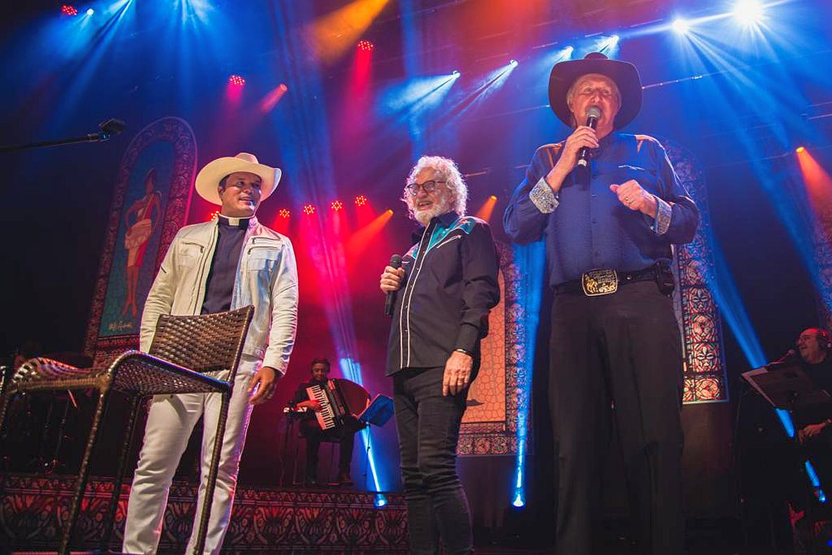 Sérgio Reis, Renato Teixeira e Alessandro Campos se apresentam em Curitiba
