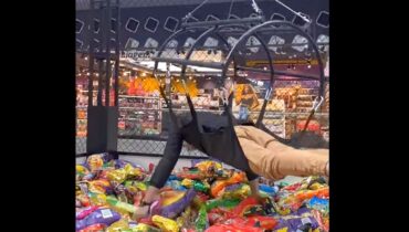 Shopping São José tem grua humana como atração