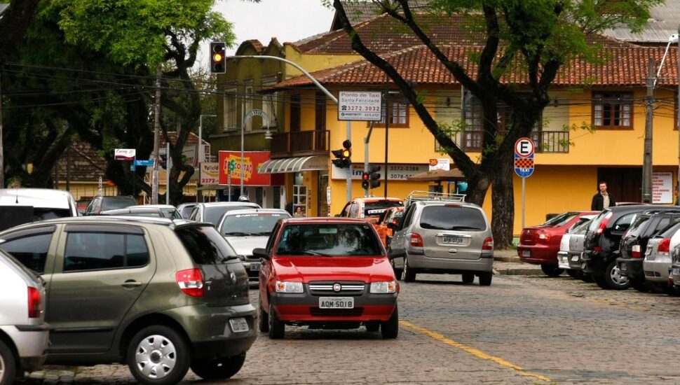 Vagas de estacionamento na Avenida Manoel Ribas são um problema para o Conseg São Braz.