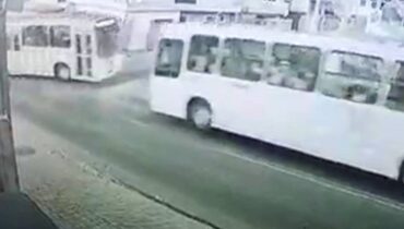 Acidente em Colombo deixou passageiros feridos