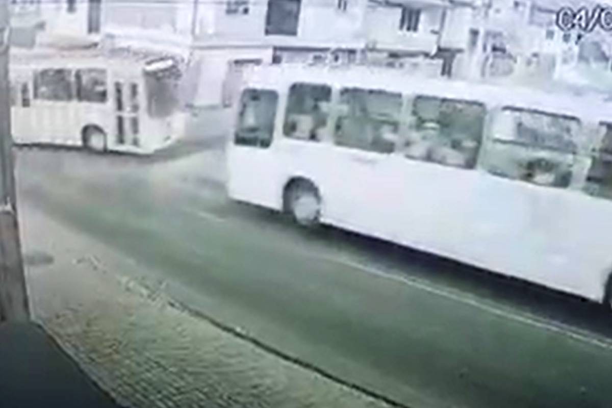 Acidente em Colombo deixou passageiros feridos