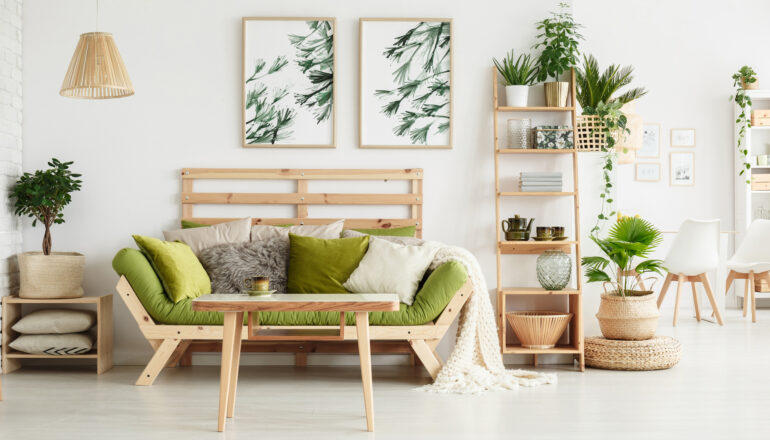 As plantas complementam a decoração e deixam o espaço mais aconchegante. | Foto: Shutterstock