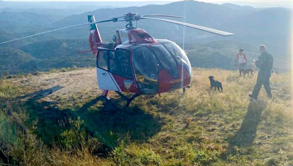 Bombeiros e BPMOA resgatam piloto de paraglider que se acidentou em Campo Largo