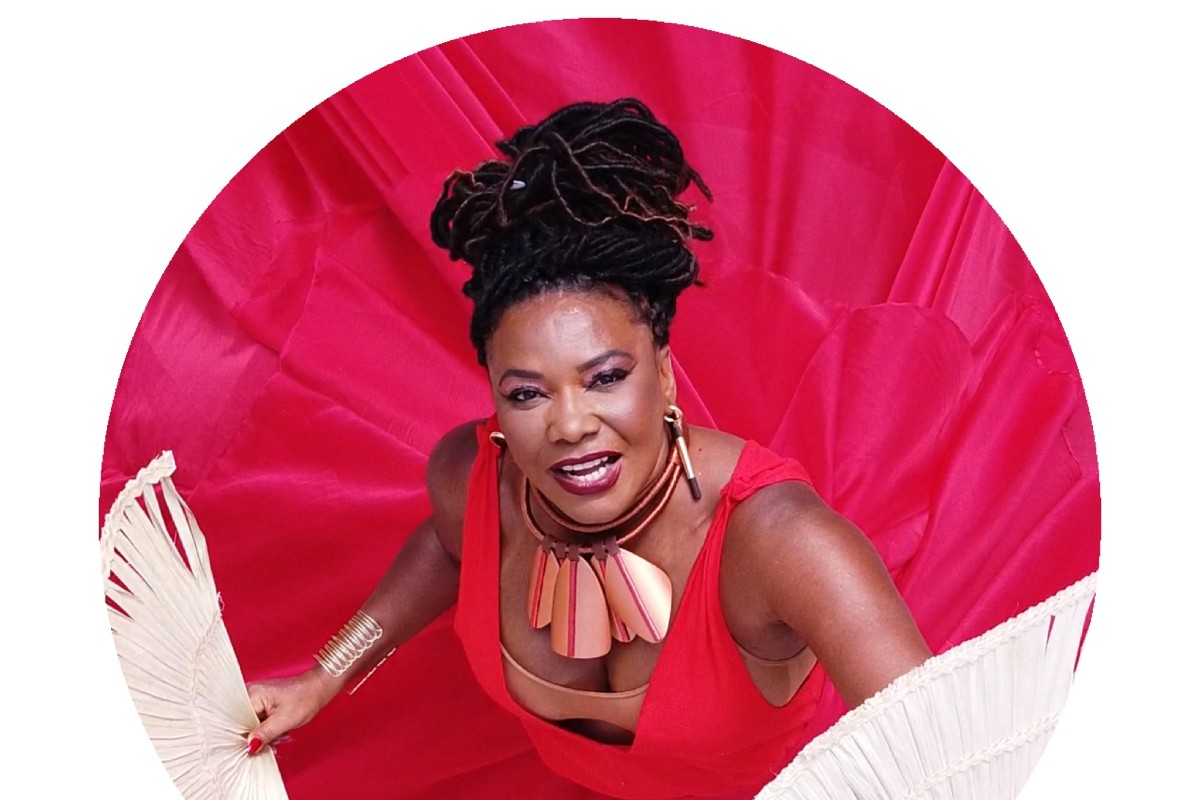 cantora Margareth Menezes.