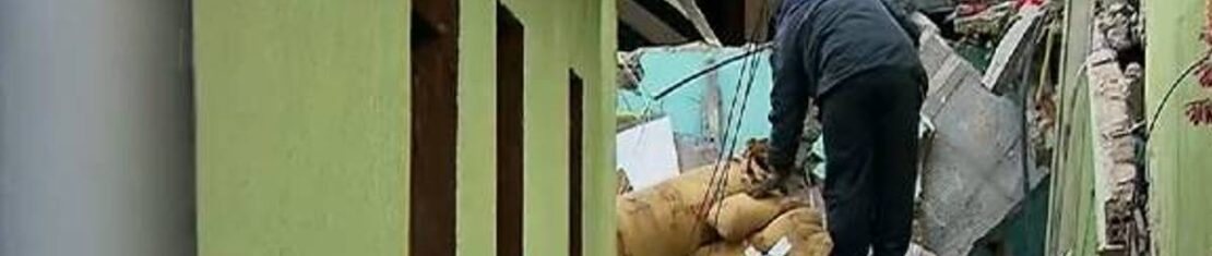 Construção no Capão Raso tinha dois andares e desabou com a explosão. Uma mulher morreu.