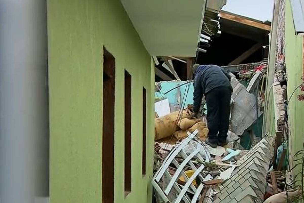 Construção no Capão Raso tinha dois andares e desabou com a explosão. Uma mulher morreu.