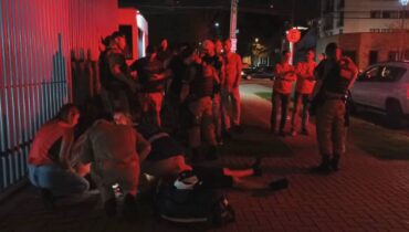 Homem foi resgatado em Curitiba após agressões. ""Gente, fica tranquilo. Vou ficar bem", dizia.