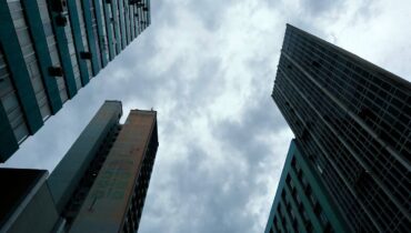 Previsão do tempo pra Curitiba nos próximos dias: frio, chuva e sol, isso mesmo: tempo maluco.