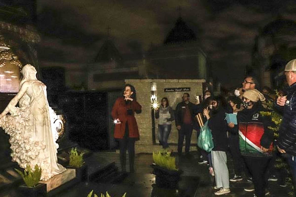 Cemitério Municipal de Curitiba tem mais três visitas guiadas noturnas nesta semana.