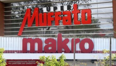 A rede paranaense Muffato pode fechar um acordo de compra de 24 lojas do atacadista Makro.