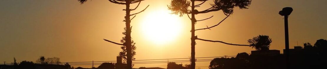 Frente fria se afasta e agosto começa com temperaturas mais elevadas em Curitiba.