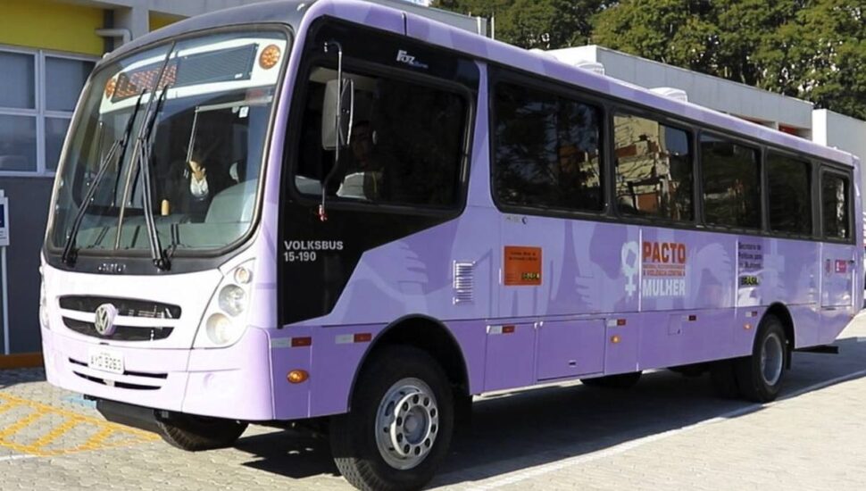 Ônibus Lilás presta atendimento nas novenas do Santuário do Perpétuo Socorro.