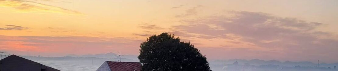 Na região do Bairro Alto, em Curitiba, o nevoeiro logo cedo chamou atenção.