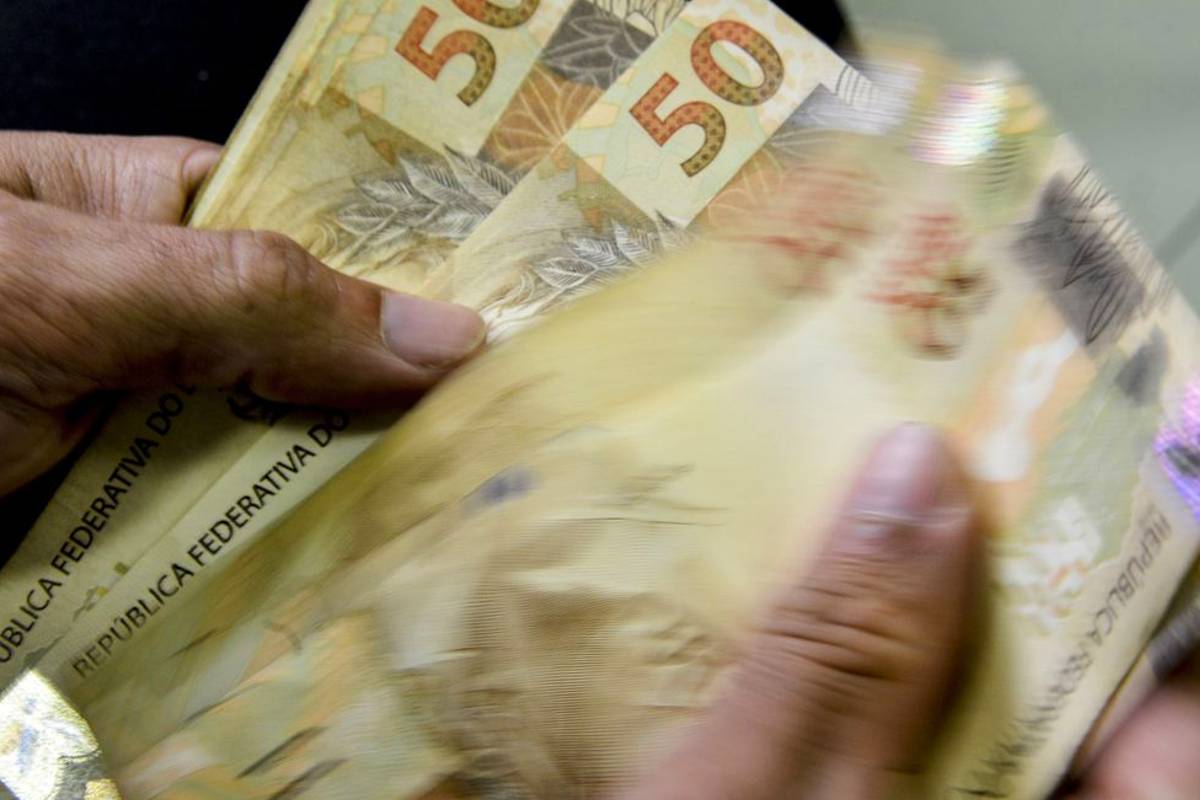 Auxílio Brasil de agosto é pago nesta terça-feira; Veja o calendário.