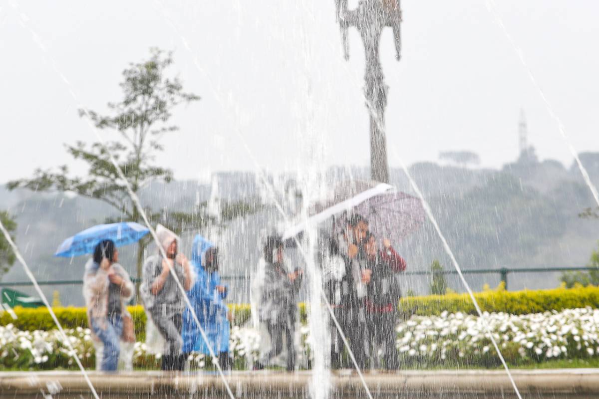 Previsão do tempo pra Curitiba tem muita chuva e aproximação de massa de ar polar.