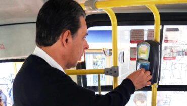 pagamento de passagem com cartão em ônibus de Curitiba