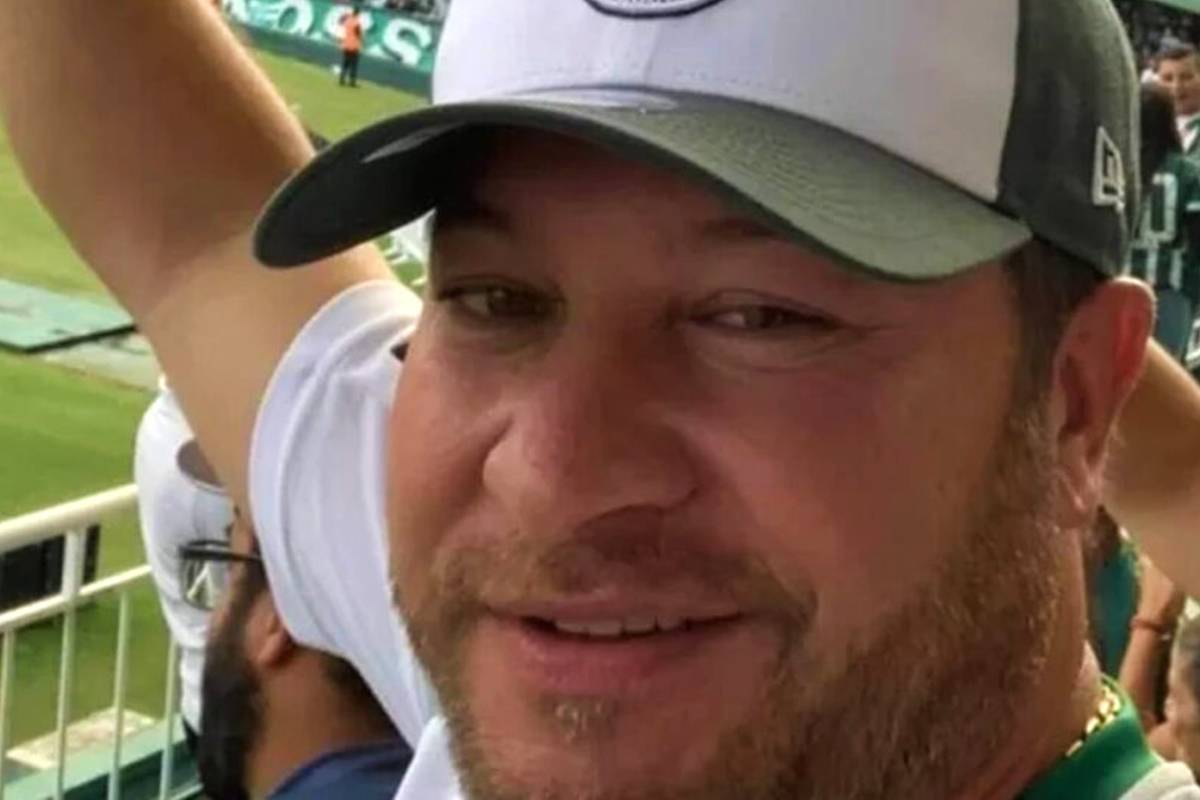 Prefeito Nereu, atropelado após título do Coritiba, volta ao trabalho em Itaperuçu após 147 dias.