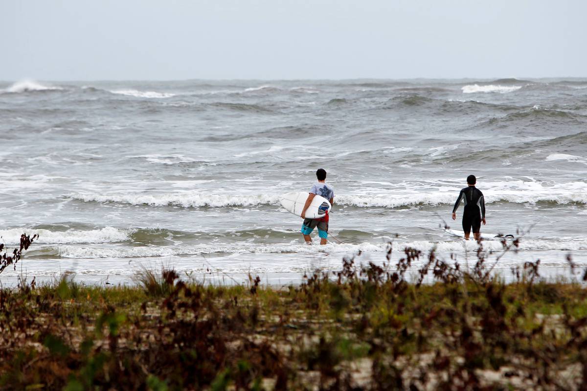 Marinha emitiu um alerta de ressaca para o Litoral do Paraná.
