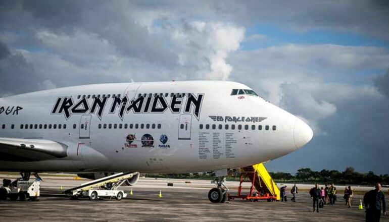 Ed Force One é o avião oficial do Iron Maiden.