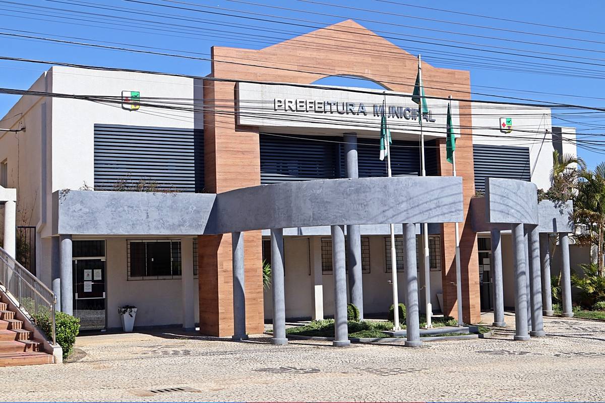 Concurso pra prefeitura de Colombo tem 780 vagas e salários de até R$ 9,3 mil.