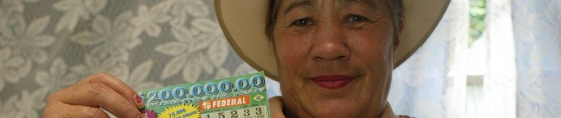 Voz marcante do Centro de Curitiba. Terezinha era famosa pelo jargão "Borboleta 13 corre hoje".