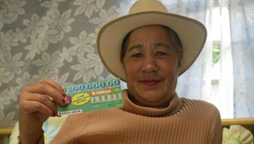 Voz marcante do Centro de Curitiba. Terezinha era famosa pelo jargão "Borboleta 13 corre hoje".