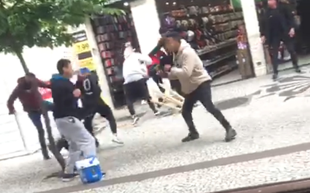 Briga entre vendedores em um dos cartões postais de Curitiba