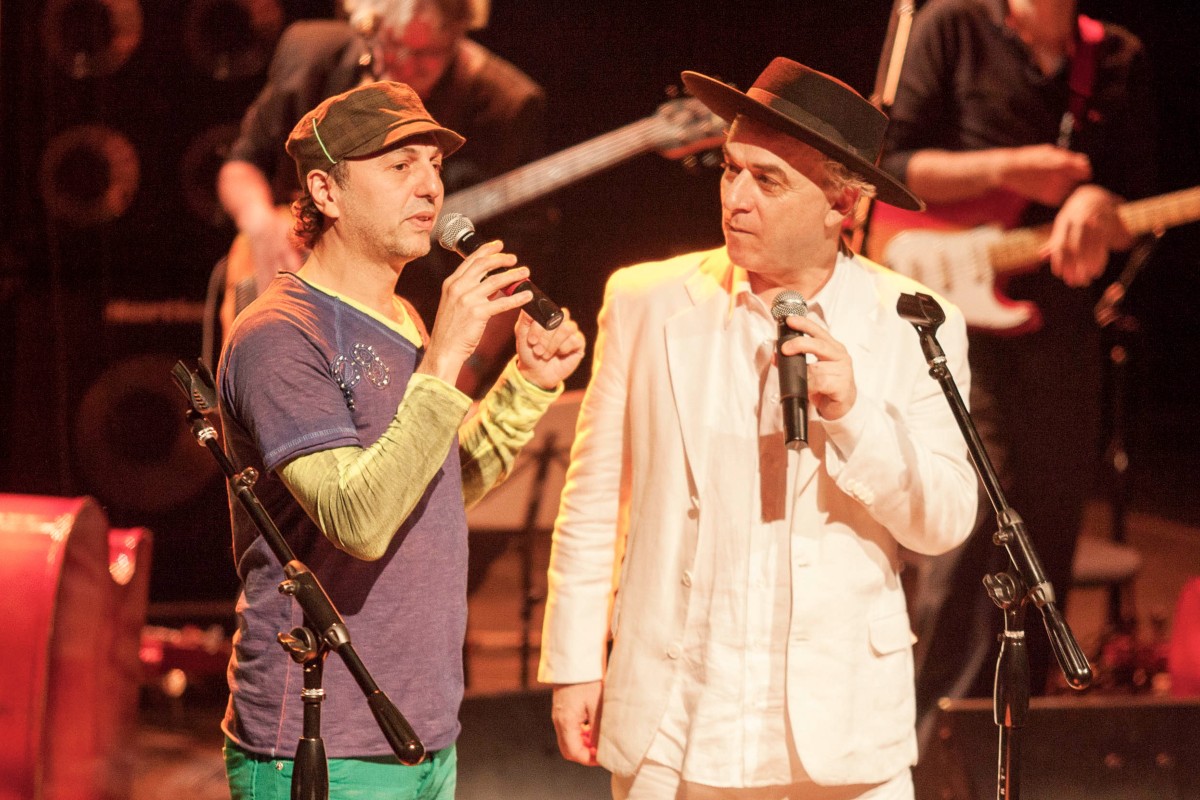 show dos cantores Zeca Baleiro e Carlos Careqa