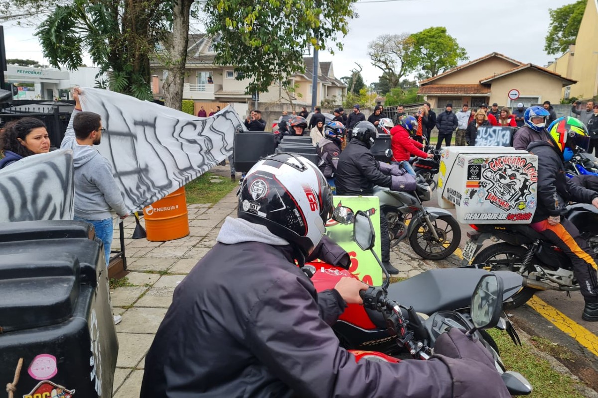 protesto após morte de motoboy em Curitiba